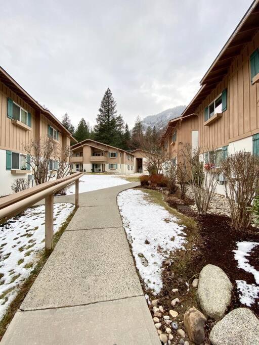 Walk To Downtown Leavenworth * Sleeps 6 + Pets * Ground Level Gem! Διαμέρισμα Εξωτερικό φωτογραφία