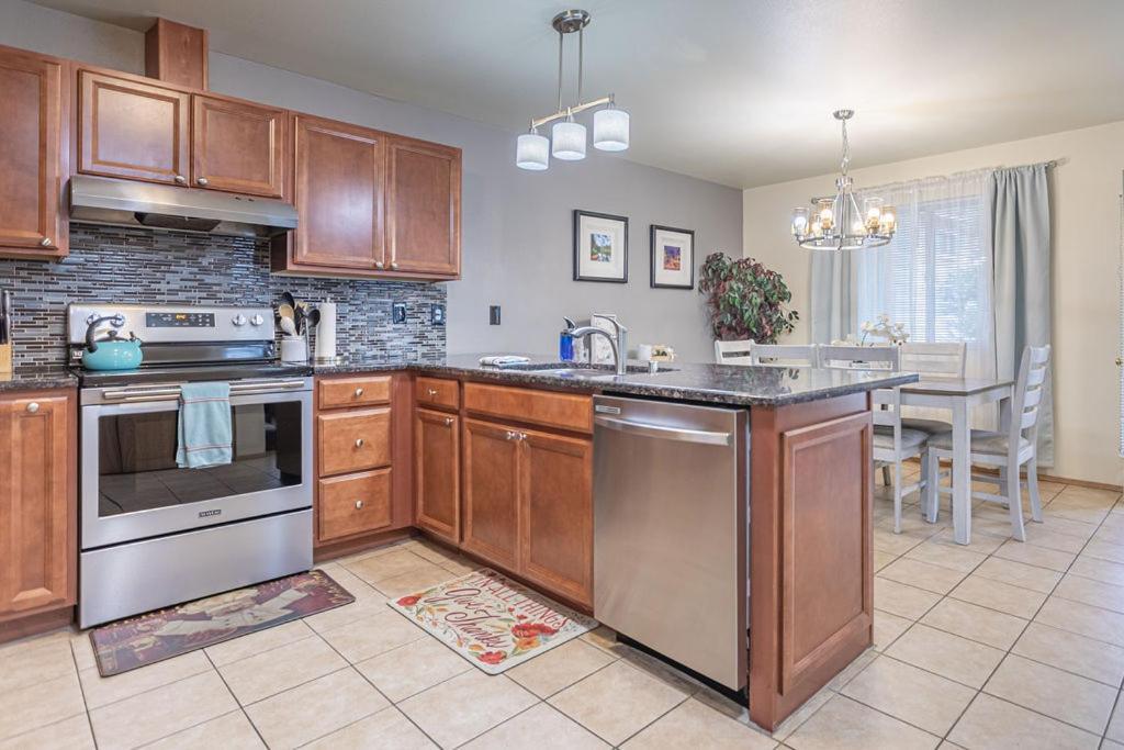 Walk To Downtown Leavenworth * Sleeps 6 + Pets * Ground Level Gem! Διαμέρισμα Εξωτερικό φωτογραφία