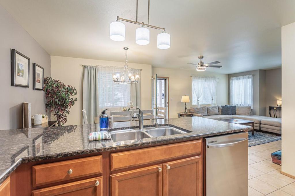 Walk To Downtown Leavenworth * Sleeps 6 + Pets * Ground Level Gem! Διαμέρισμα Εξωτερικό φωτογραφία
